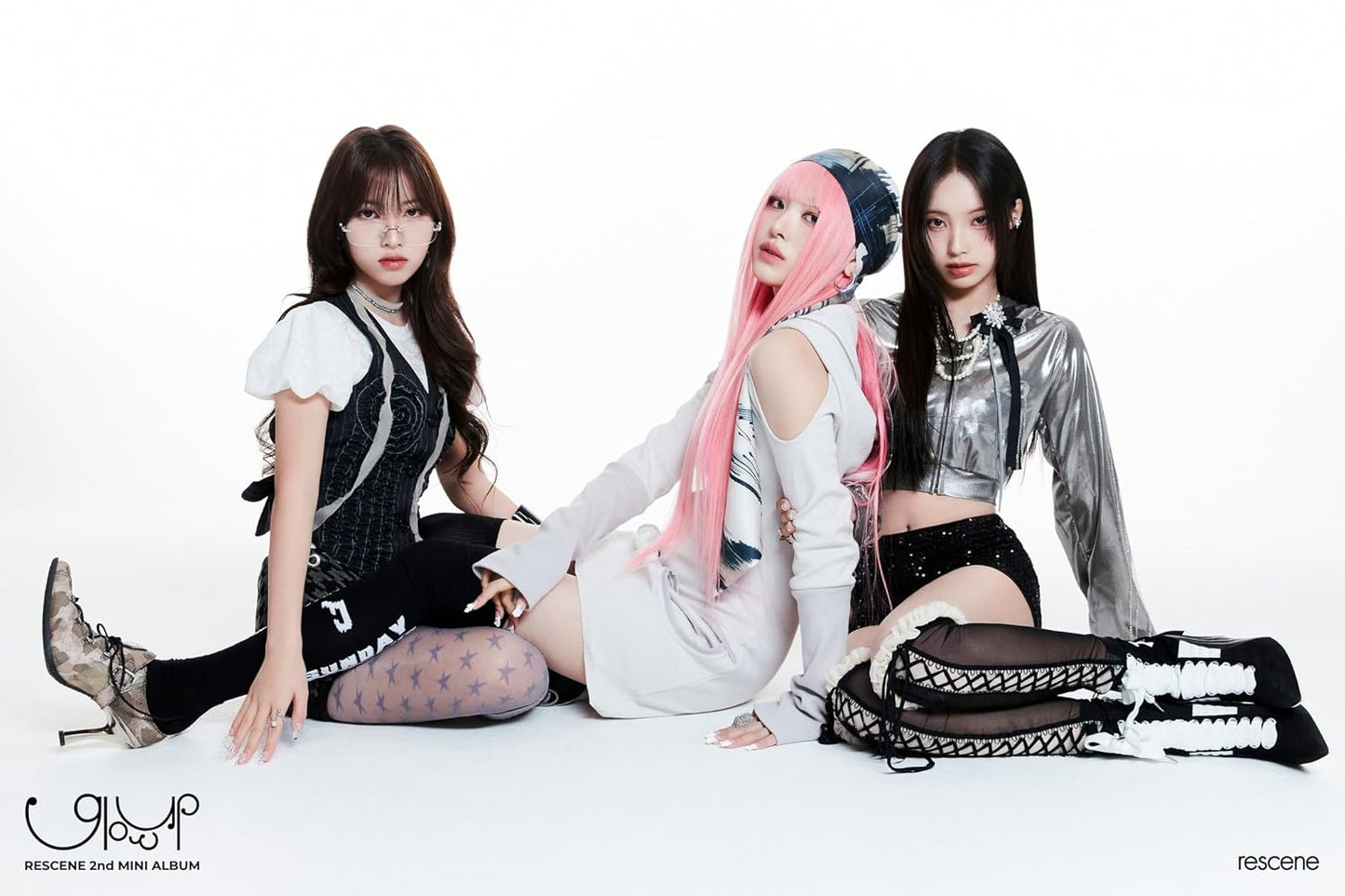 RESCENE Glow Up 2nd Mini Album ME Version 72p PhotoBook+1p PhotoCard+1p Double Sided PhotoCard+1p Unit Card+1p Mini Poster+1ea Ornament+1p Polaroid+1ea Sheet+1p PostCard+1p ID Card+Tracking Sealed