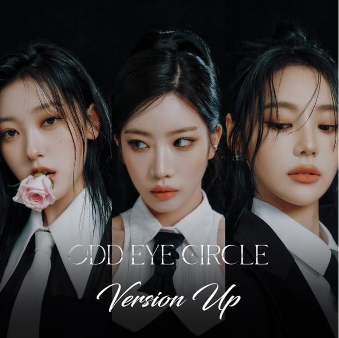 ODD EYE CIRCLE Version Up 1st Mini Album CD+Folded poster on pack+Booklet+Special obejkt+Sticker+Clear photocard+ID picture+Tracking Sealed OEC (Kim Lip Version)