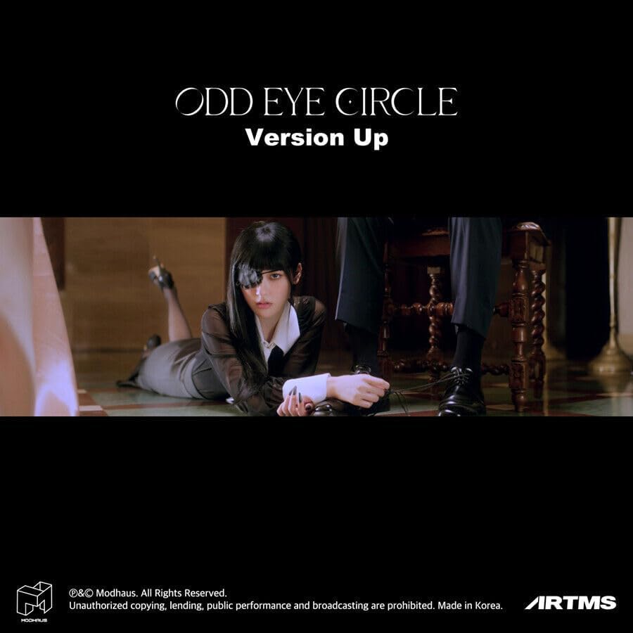 ODD EYE CIRCLE Version Up 1st Mini Album CD+Folded poster on pack+Booklet+Special obejkt+Sticker+Clear photocard+ID picture+Tracking Sealed OEC (Kim Lip Version)