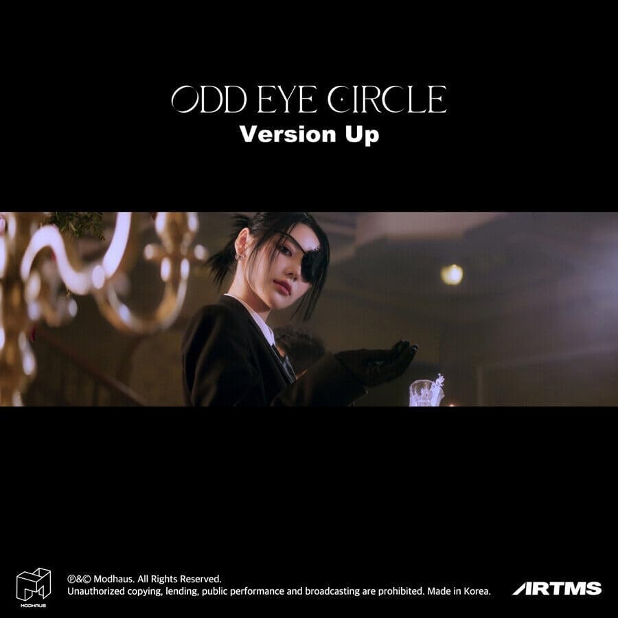 ODD EYE CIRCLE Version Up 1st Mini Album CD+Folded poster on pack+Booklet+Special obejkt+Sticker+Clear photocard+ID picture+Tracking Sealed OEC (Kim Lip Version)